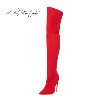 Arden Furtado/modne buty damskie; pikantne eleganckie damskie kozaki powyżej kolan na szpilki z ostrym czubkiem bordowym, brązowym, czerwonym kolorze; zamszowe buty