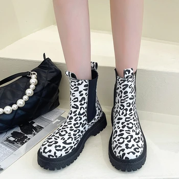 Damskie buty z leopard print; Modne krótkie buty 