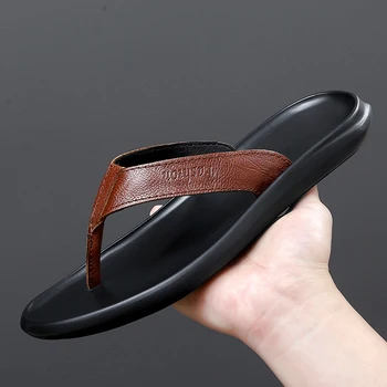 Modne męskie japonki, Nowość w 2022 roku, Antypoślizgowe męskie kapcie z miękką podeszwą, Skórzane Casual Plażowe Letnie buty, męskie sandały w kolorze Czarnym