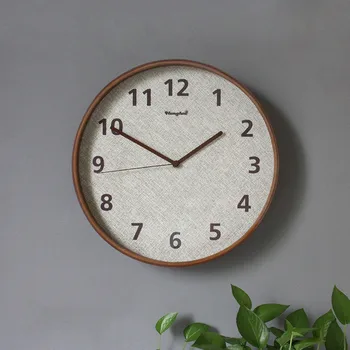 Nowe chińskie zegary ścienne z drewna litego, domowe niemy salonie, skandynawskie proste kreatywne modne lniane artystyczne zegar do sypialni, duże zegary ścienne