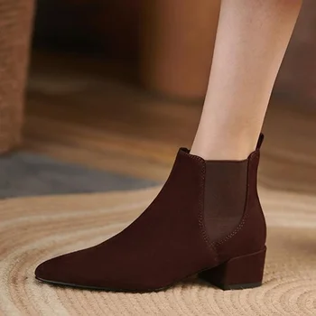 Nowe krótkie damskie buty 2022 r., Modne Gładkie damskie buty w stylu retro, Codzienne damskie buty z zamszu z ostrym czubkiem na niskim obcasie, buty damskie na platformie